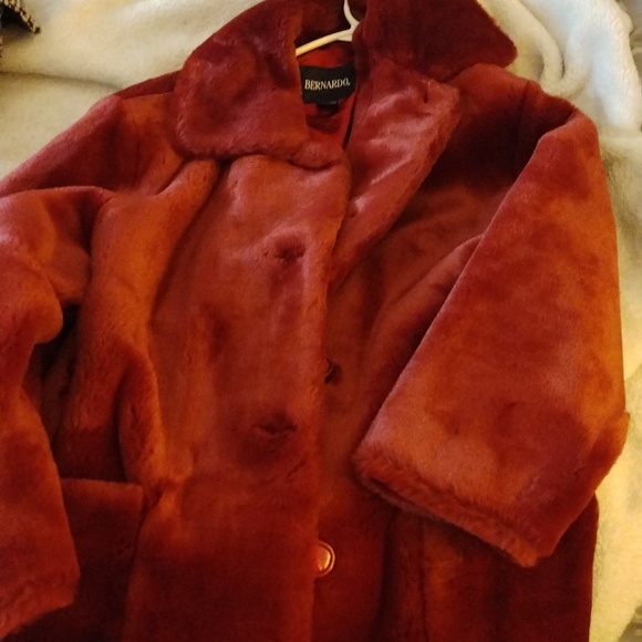 Burgundy fur coat - Picture 2 of 2